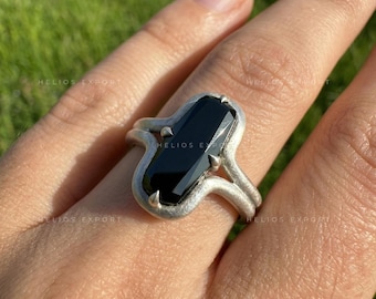 Matte Black Moissanite Engagement Ring: Vintage Style Compass Setting