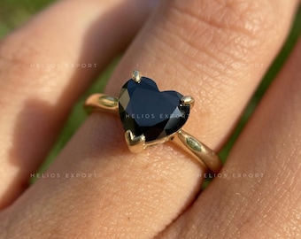 Bague de fiançailles en moissanite noire taille coeur en or 14 ct