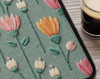 Laptophoes met imitatieborduurwerk en wilde bloemenweidemotief, gewatteerde MacBook-hoes, computerhoes in cottagecore-stijl, iPad-hoes, tablethoes