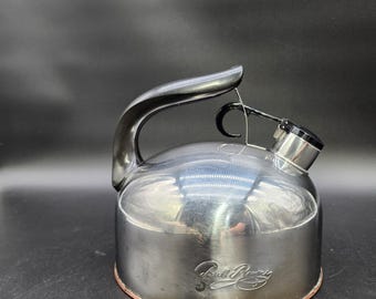 Paul Revere 2qt waterkoker met koperen onderkant fluiten Vintage MCM Kitchen