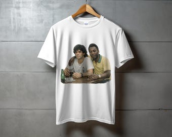 Maglietta Maradona Pelé, leggenda del calcio, con grafica retrò ispirata alle icone del calcio.