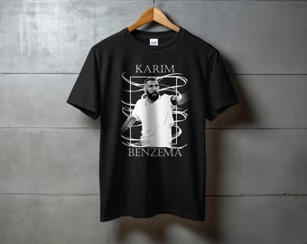 Maglietta di Karim Benzema, leggenda del calcio, per i tifosi del Real Madrid.
