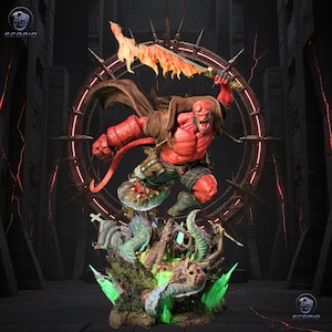 Puede incluir: Estatua roja de Hellboy con una espada en llamas, en una pose de acción dinámica. La figura se encuentra sobre un fondo oscuro y detallado con un anillo brillante y una base con elementos verdes y azules.
