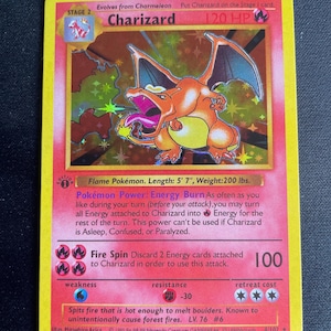 Carte Pokémon Charizard Base Set Custom 1999 1ère édition - Holographique (Étui inclus) 4/102, Cadeau JCC Holographique