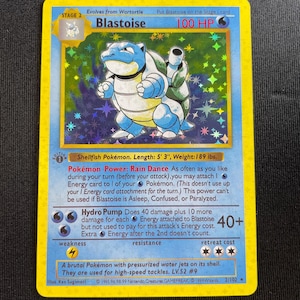 Carte Pokémon Blastoise personnalisée, réplique holographique 1ère édition – Série de base 1999 (étui inclus)