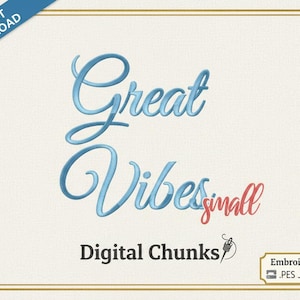 Può includere: Un disegno di ricamo con le parole "Great Vibes small" in corsivo blu e rosso. Le parole sono su uno sfondo color crema con un bordo dorato. Le parole "Digital Chunks" sono sotto.