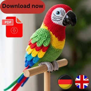Könnte beinhalten: Ein bunter, gehäkelter Papagei mit roten, gelben, grünen und blauen Federn sitzt auf einer Holzstange. Der Papagei hat einen schwarzen Schnabel und ein weißes und blaues Auge. Das Bild enthält den Text "Download now" und ein PDF-Symbol.