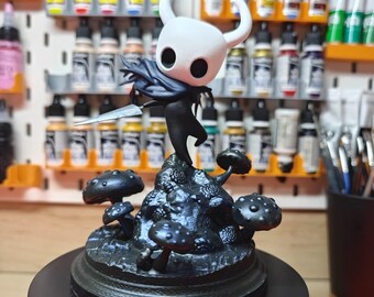 Hand Painted Resin Knight Figure 16 cm – Dark Fantasy Anime Style Statue – Collectible Desk Decor – Gamer Shelf Decoration