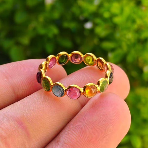 Anillo de eternidad de turmalina natural, banda de plata de ley bañada en oro, gema de 4 mm