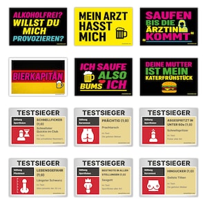 Può includere: Una collezione di adesivi in lingua tedesca con frasi e grafiche umoristiche. Gli adesivi presentano testo in grassetto, boccali di birra e un hamburger. Alcuni adesivi includono le parole "TestSieger" e illustrazioni.