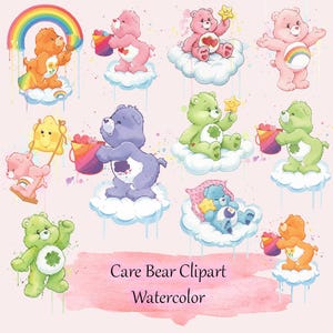 以下が含まれることがあります： カラフルなケアベアのクリップアートイラストのコレクション。画像には、ピンク、オレンジ、緑、青、紫の色合いのさまざまなクマが描かれており、それぞれがユニークなデザインとアクセサリーを持っています。「Care Bear Clipart Watercolor」というテキストが下に表示されています。