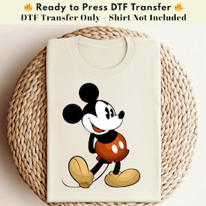 Pode incluir: Um conjunto de três canecas de cerâmica com acabamento fosco e salpicado. As canecas são em tons de creme, cinza claro e cinza escuro. Cada caneca tem um design simples e minimalista.