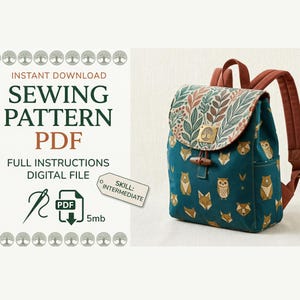 Könnte beinhalten: Ein Schnittmuster-PDF für einen tealfarbenen Rucksack mit Illustrationen von Waldtieren. Die Klappe hat einen botanischen Druck. Der Text auf dem Bild lautet "SEWING PATTERN PDF" und "SKILL: INTERMEDIATE". Enthält eine vollständige Anleitung.