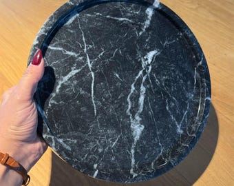 Handgjord bricka i svart marmor | Rundt sminkfat i 25 cm