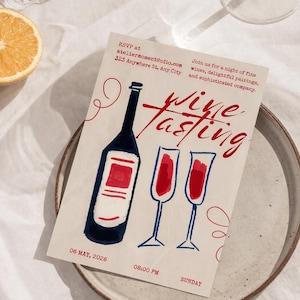 Può includere: Invito a una degustazione di vini con un'illustrazione di una bottiglia e due bicchieri pieni di liquido rosso. L'invito include il testo "Wine Tasting" e i dettagli dell'evento come la data, l'ora e il luogo.