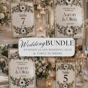 Könnte beinhalten: Ein Hochzeits-Schilder- und Tischnummern-Set aus Buntglas mit einem Blumenrand aus rosa und weißen Blüten. Die Schilder zeigen den Text Welcome to the wedding of Aaron & Olivia 29.09.2029 sowie Table 7 oder 5 mit dem Datum 29.09.2029.