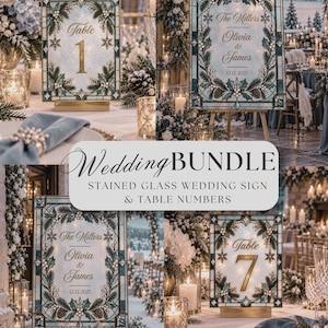 Könnte beinhalten: Ein Hochzeitsset mit Buntglas-Schildern und Tischnummern im Winterdesign. Die Schilder zeigen den Text The Millers Olivia & James 12.12.2027, während die Tischnummern Table 1 und Table 7 in goldener Schrift mit Stechpalmenmotiven darstellen.