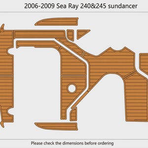 Puede incluir: Un diagrama de un juego de alfombrillas para barco para un Sea Ray 240 & 245 Sundancer de 2006-2009. Las alfombrillas son marrones con textura de vetas de madera. El área total es de 4,66 m². El texto en la parte superior dice "2006-2009 Sea Ray 240&245 sundancer". El texto en la parte inferior dice "Por favor, compruebe las dimensiones antes de realizar el pedido".