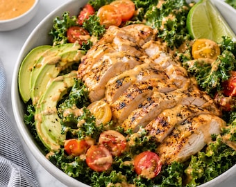 Recept pdf met gezonde boerenkool-kipsalade, eenvoudige honingchipotlesalade, eiwitrijk (digitale download)