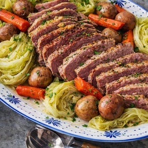 Receta de carne en conserva con repollo (PDF) / Comida tradicional irlandesa cocinada a fuego lento (Descarga digital)