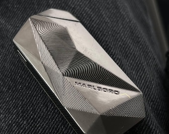Vintage MARLBORO METALLFEUERZEUG aus den 90ern, geometrisches Design aus Stahl, Y2K-Glamour, Marlboro-Feuerzeug, dunkelgrauer Graphitstahl, japanischer Vibe-Stil