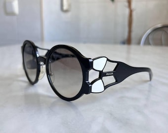 Prada SPR 13U Black White Sunglasses Italy Avant-garde Punk Logo Tab 2000’s Y2K Rare