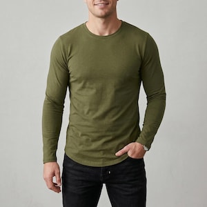 Herrskjorta med rund hals och långärmad bomull, minimalistisk vardagstopp