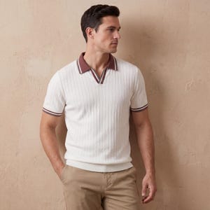 Polo de punto vintage para hombre, top de verano de algodón acanalado, corte retro ajustado. imagen 10