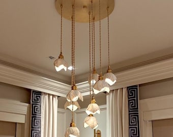 Handgefertigter Blumenleuchter aus Keramik: Lichtdurchlässiges Porzellan & Goldakzent-Deckenbeleuchtung