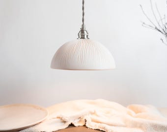 Geschnitzte Porzellan Pendelleuchte: Handgemachte Keramik Moderne Beleuchtung