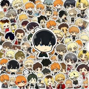 Puede incluir: Una colección de pegatinas de estilo anime con varios personajes con diferentes peinados y expresiones. Las pegatinas son coloridas, con un borde blanco, y representan personajes en varias poses y atuendos. El tema general es el anime y el manga.