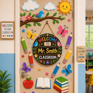Personalisierte Türschilder für Klassenzimmer (PNG-Bundle) | Türdekoration mit Lehrernamen | Frühlingsdeko für Klassenzimmertüren mit Schmetterling und Blume
