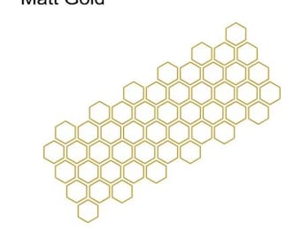 Könnte beinhalten: Goldfarbenes Wabenmuster auf weißem Hintergrund. Das Bild zeigt eine Reihe verbundener Sechsecke, die ein geometrisches Design bilden. Der Text "Matt Gold" befindet sich in der oberen linken Ecke.