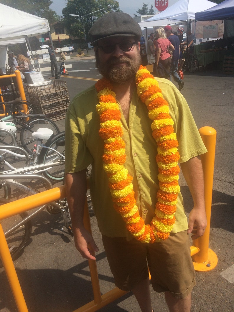Fresh Marigold Garland: Farm Direct Cempasuchil Flowers, Ceremonial Decor image 9