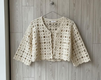 Cardigan floral au crochet, motif PDF, cardigan court carré grand-mère, haut au crochet estival bohème, pull boutonné sur le devant, veste au crochet pour débutant