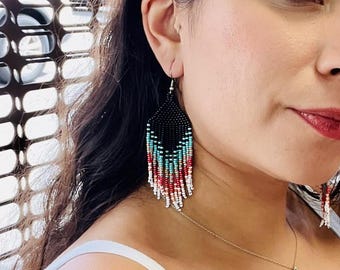 Franjeoorbellen met grote rocailles, boho-statementoorbellen met kwastje, handgemaakte sieraden met kralen