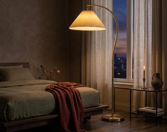 Lampa podłogowa z mosiężnym kloszem, nowoczesna lampa stojąca, eleganckie oświetlenie salonu, styl vintage, dekoracja domu