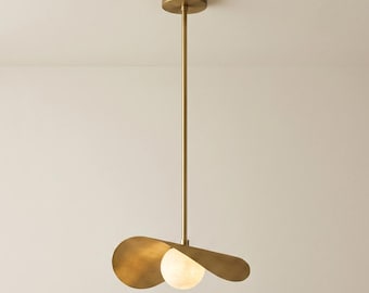 Nowoczesna lampa wisząca z mosiądzu, lampa sufitowa w stylu mid-century, rzeźbiarska, minimalistyczna lampa wisząca, oświetlenie wyspy kuchennej, prezent