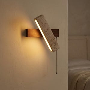 Aplique de pared moderno de madera y piedra con LED, lámpara de pared minimalista con interruptor de cadena, ideal para dormitorio y sala de estar. Regalo perfecto para inauguración de casa.