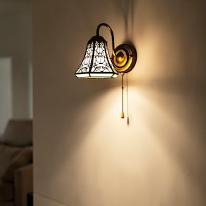 Viktorianische Spitze Glasmalerei-Wandleuchte Tiffany-Art-Wand-Licht-weiße Blumenwand-Lampen-Weinlese-Pull-Ketten-Leuchte
