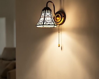 Kinkiet ścienny z witrażem w stylu wiktoriańskim, lampa ścienna w stylu Tiffany, biała lampa ścienna z motywem kwiatowym, oprawa ścienna w stylu vintage z łańcuszkiem