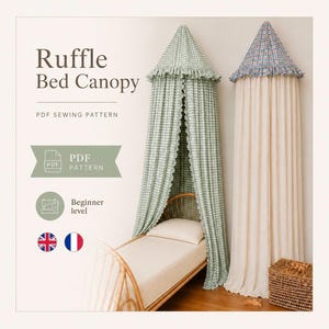 Könnte beinhalten: Ein PDF-Schnittmuster für einen Betthimmel mit Rüschen, das zwei hängende Betthimmel-Designs zeigt. Einer ist grün-weiß kariert mit Rüschen, der andere hat ein blau-weiß kariertes Oberteil mit einem cremefarbenen Vorhang. Enthält Text für Anfänger.
