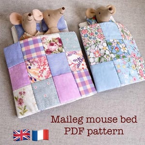 Peut inclure: Une tasse en céramique blanche avec une anse noire et le texte "But First, Coffee" en noir, dans une police manuscrite. La tasse est posée sur une surface blanche.