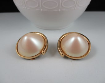 Classy RICHELIEU Pair of Gold Tone clip-on Earrings with Faux Mother of Pearl Cabochon