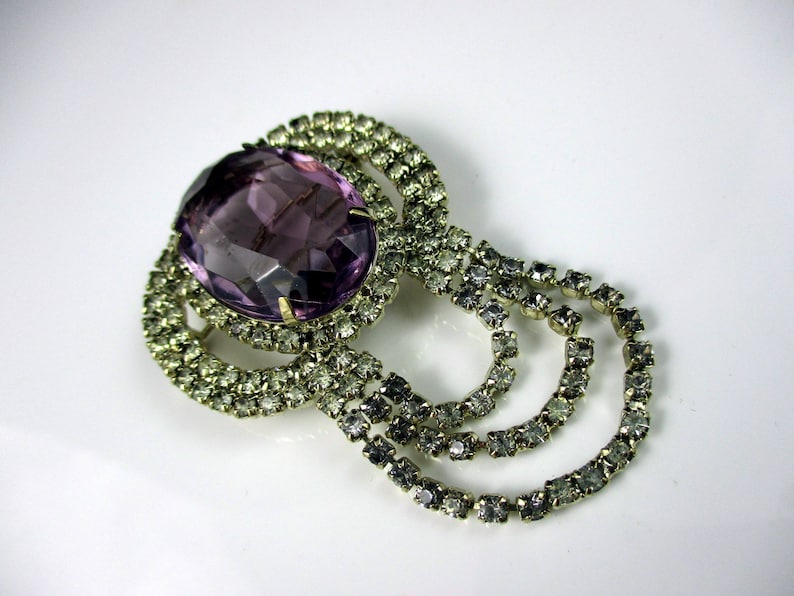 Gorgeous Multi-Faceted Light Amethyst Stone /& Clear Rhinestones Brooch Pin