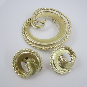 Classy Vintage Gold Tone Demi Parure Brooch Pin and Clip On Earrings
