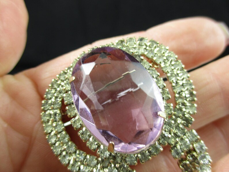 Gorgeous Multi-Faceted Light Amethyst Stone /& Clear Rhinestones Brooch Pin