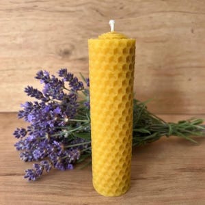 Vela de cera de abeja enrollada a mano, textura de panal natural, combustión limpia, decoración del hogar.