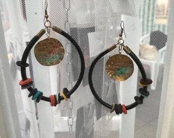 Boucles d'oreilles en cuir et en cuivre, boucles d'oreilles d'art en cuir, boucles d'oreilles faites à la main, boucles d'oreilles de forme libre, boucles d'oreilles uniques, boucles d'oreilles Boho, boucles d'oreilles pendantes