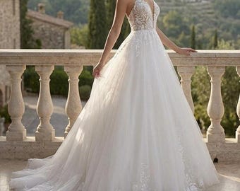 Lace Applique Princess Wedding Dress Ball Gown Long Train Bridal Dress Elegant Beach Wedding Gown Romantic Bride Gift